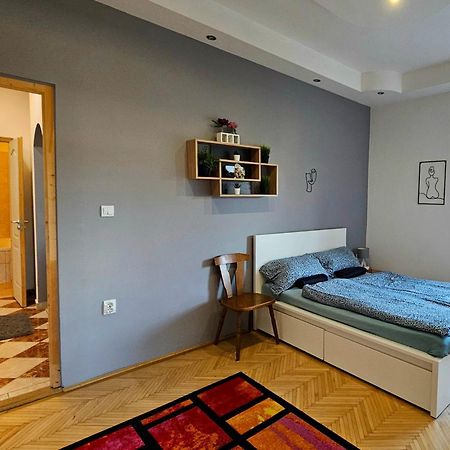 Lovely Central Apartment With Free Parking, Koezponthoz Koezeli 3 Szobas Lakas Győr Eksteriør bilde