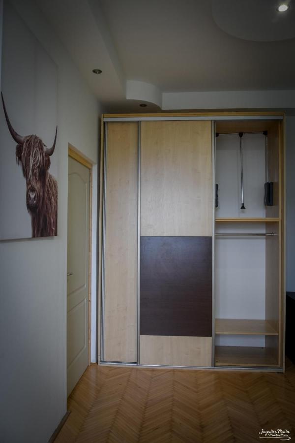 Lovely Central Apartment With Free Parking, Koezponthoz Koezeli 3 Szobas Lakas Győr Eksteriør bilde