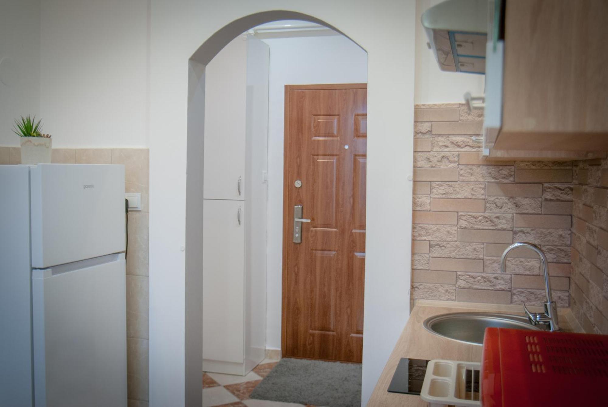Lovely Central Apartment With Free Parking, Koezponthoz Koezeli 3 Szobas Lakas Győr Eksteriør bilde